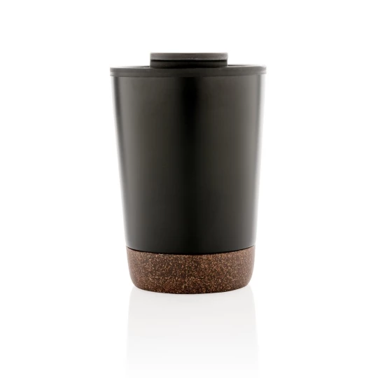 Start your day with your favourite beverage in this double wall coffee mug with recycled plastic inner and unique cork detail. Keeps your drinks warm for up to 3h and cold up to 6h. Made with GRS certified recycled materials. The inner is made from 1-1