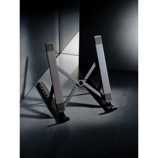 Aluminium laptop stand made with RCS (Recycled Claim Standard) certified recycled aluminium and TPU. Total recycled content: 99% based on total item weight. RCS certification ensures a completely certified supply chain of the recycled materials. The -1