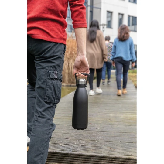 Take your favourite drinks everywhere in this large double wall stainless steel bottle. With its large capacity of 1.5 litres, you are assured to have plenty to drink and the bottle keeps your beverages hot for up to 5 hours or cold for up to 15 hour-1