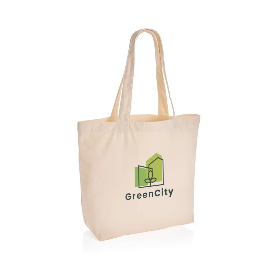 The Impact AWARE™ 240gsm recycled canvas shopper with pocket undyed is the perfect way to carry your essentials wherever you go. This spacious shopper provides sufficient space for all your daily needs. Including a small inner pocket. The recycled ca-1