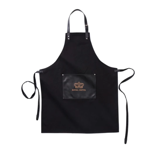 Stylish and classic apron in thick cotton canvas with discreet details in vegan leather. Adjustable buckle closure at the top and large pocket in the front. An apron with a long lifespan that only gets more beautiful with time. (VG019-03)-1