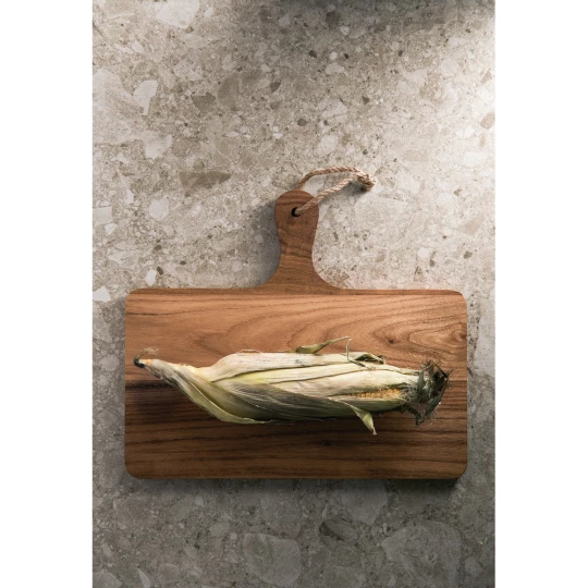 Stylish cutting/serving board that will brighten up any kitchen. The cutting board is made of FSC-certified teak and has a beautiful golden to medium brown wood shade which darkens over time. The board has a high oil content which makes it very resis-1