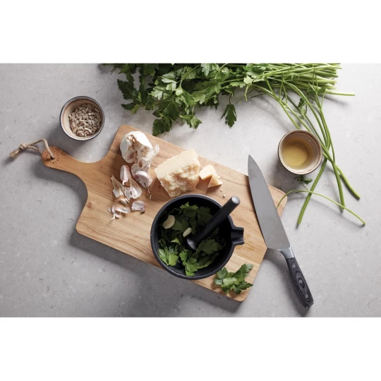 Stylish cutting/serving board that will look great in any kitchen. The spacious surface makes it easy to use it for both cutting and serving. The board is made of FSC-certified teak and has a beautiful golden to medium brown wood surface that darkens-1