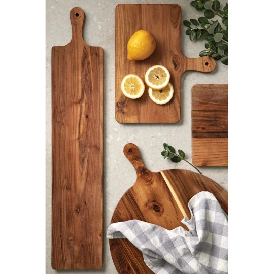 Stylish cutting/serving board that will look great in any kitchen. The spacious surface makes it easy to use it for both cutting and serving. The board is made of FSC-certified teak and has a beautiful golden to medium brown wood surface that darkens-1