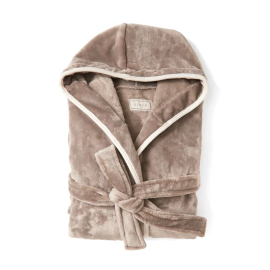 Soft, cosy robe in luxury plush with a large hood and decorative piping. Two front pockets and a waist belt. The robe is made from 70% recycled material from PET bottles. We don't like to transport air, so we've chosen to vacuum-pack this robe to red-1