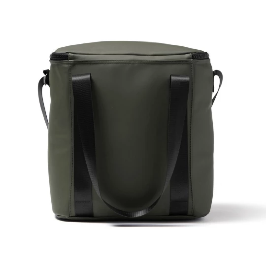 Minimalist cooler bag, made of water-repellent PU nubuck. Long handles and adjustable shoulder strap for optimal comfort. The cooler bag is insulated with extra thick foam. The lining of the bag is made of so-called PEVA which is easy to keep clean a-1