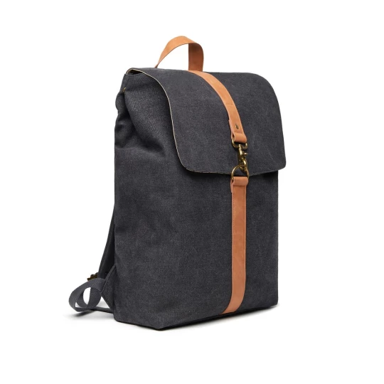 A stylish bag made of 40 % recycled polyester and 60 % recycled cotton. Padded computer case suitable for laptops up to 15