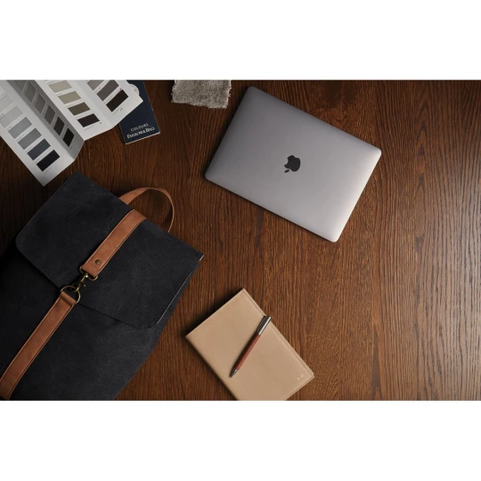 A stylish bag made of 40 % recycled polyester and 60 % recycled cotton. Padded computer case suitable for laptops up to 15