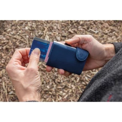 Etui na karty kredytowe i portfel C-Secure, ochrona RFID (P850.515)-13
