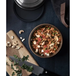 Lunchbox, pudełko śniadaniowe 750 ml Black+Blum (P439.0409)-13