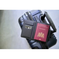 Passport holder with tracker (VA517-03)
