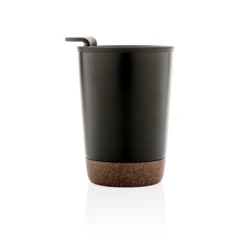 Start your day with your favourite beverage in this double wall coffee mug with recycled plastic inner and unique cork detail. Keeps your drinks warm for up to 3h and cold up to 6h. Made with GRS certified recycled materials. The inner is made from 1-4