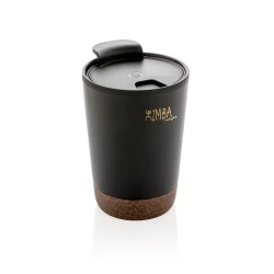 Start your day with your favourite beverage in this double wall coffee mug with recycled plastic inner and unique cork detail. Keeps your drinks warm for up to 3h and cold up to 6h. Made with GRS certified recycled materials. The inner is made from 1-17