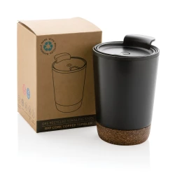 Start your day with your favourite beverage in this double wall coffee mug with recycled plastic inner and unique cork detail. Keeps your drinks warm for up to 3h and cold up to 6h. Made with GRS certified recycled materials. The inner is made from 1-20