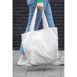 The Impact AWARE™ 240gsm recycled canvas shopper with pocket undyed is the perfect way to carry your essentials wherever you go. This spacious shopper provides sufficient space for all your daily needs. Including a small inner pocket. The recycled ca-6