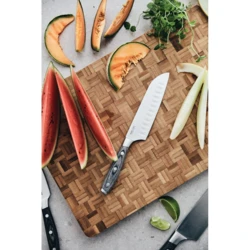 Santoku knife made of X50CrMoV15 German steel with a Pakkawood handle. The easy-grip handle and superb balance in the blade makes the knife comfortable and easy to work with. Size: 14 cm blade. (VG008-32)-3