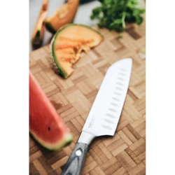 Santoku knife made of X50CrMoV15 German steel with a Pakkawood handle. The easy-grip handle and superb balance in the blade makes the knife comfortable and easy to work with. Size: 14 cm blade. (VG008-32)-4