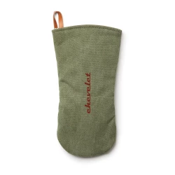 Practical and stylish oven glove made of cotton canvas. Generously padded to protect your hands when you're taking hot dishes from the kitchen to the table. You can hang the stylish oven glove up in your kitchen with the handy leather loop when not i-3