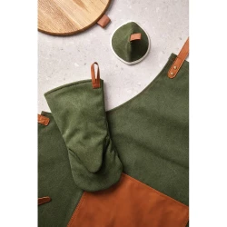 Practical and stylish oven glove made of cotton canvas. Generously padded to protect your hands when you're taking hot dishes from the kitchen to the table. You can hang the stylish oven glove up in your kitchen with the handy leather loop when not i-5