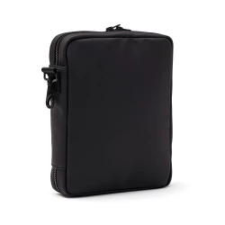 Keep all essentials near at hand with this handy organiser. This gives you a space for everything you need during a day, such as headphones, power bank, pens and notebooks. The snap hook on the short side allows you to attach the bag to a larger bag.-2