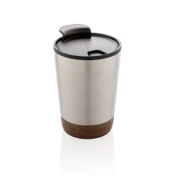Start your day with your favourite beverage in this double wall coffee mug with recycled plastic inner and unique cork detail. Keeps your drinks warm for up to 3h and cold up to 6h. Made with GRS certified recycled materials. The inner is made from 1